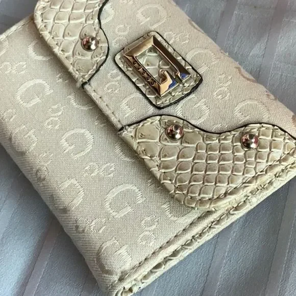 Y2K Guess wallet - Picture 3 of 9